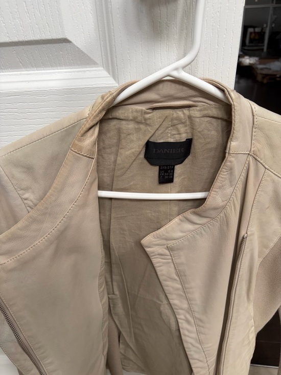 Danier Women's Cream Leather Asymmetrical Zip Jacket - Light Beige US 2XS - Picture 5 of 5